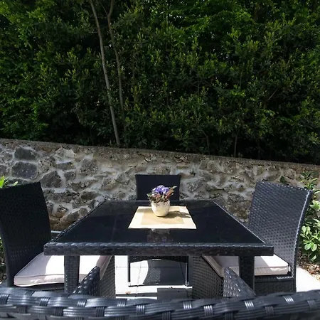 And Solis Guest house *