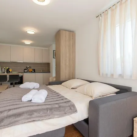And Solis Guest house *